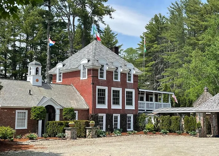 Luxurious Reading Farms Estate Sleeps 46