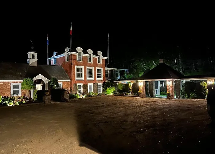 Luxurious Reading Farms Estate Sleeps 46