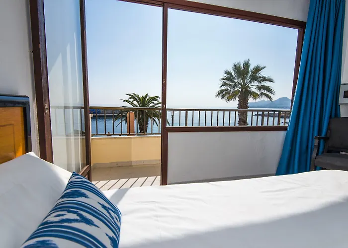 Hostal Port Corona