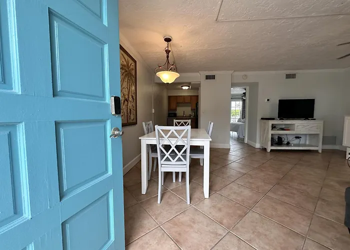 Pet Friendly hotel: Alamanda Villas On Holmes Beach
