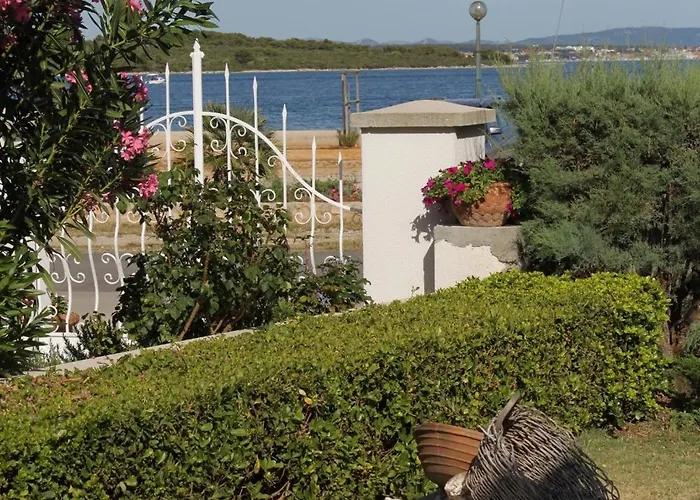 Rooms By The Sea Pasman - 8223