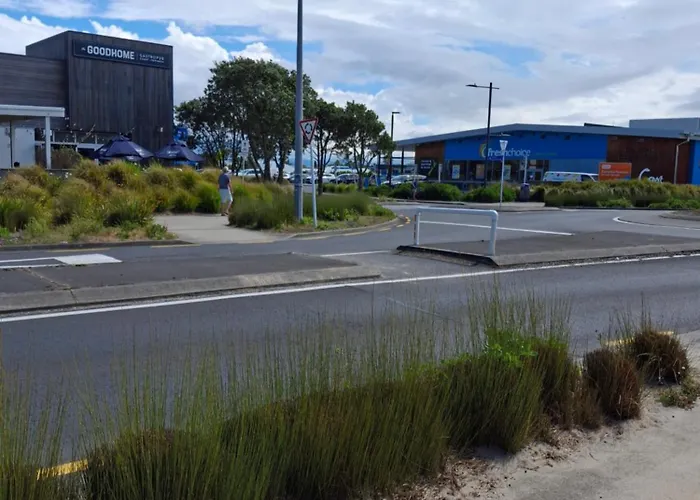 Studio On Hugoway, Papamoa Beach, Spring Special