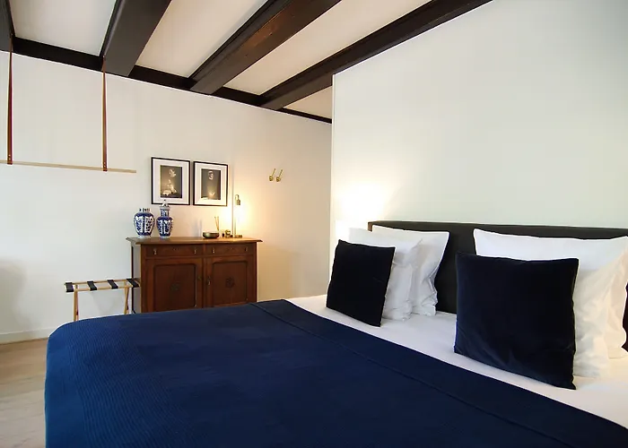 1637: Historic Canal View Suites