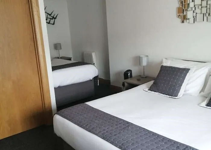 Reveller Bar Lodgings