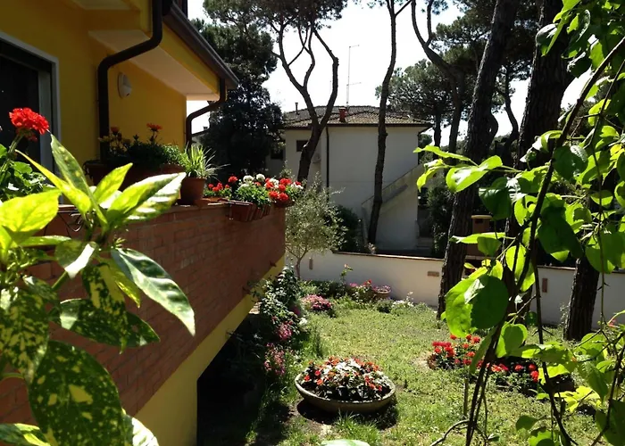 Cozy Villa With Garden Near The Sea