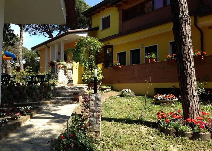 Cozy Villa With Garden Near The Sea