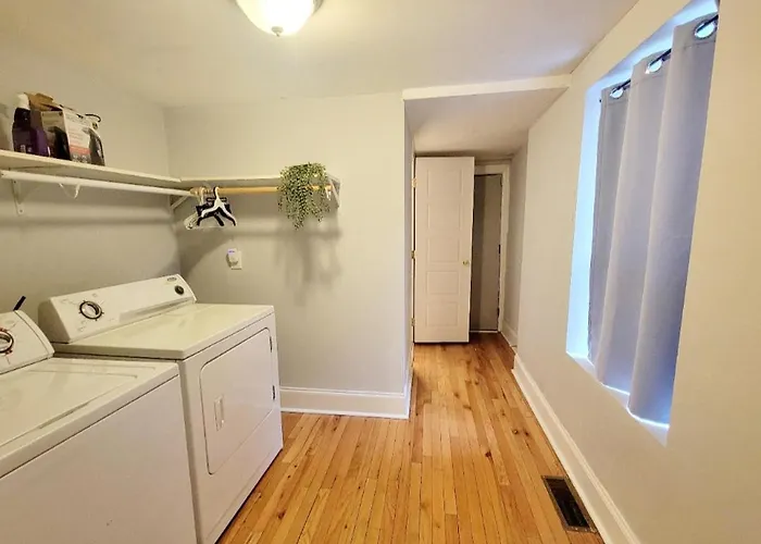 Budget Bed Room Near Downtown Inner Harbor W Free Parking
