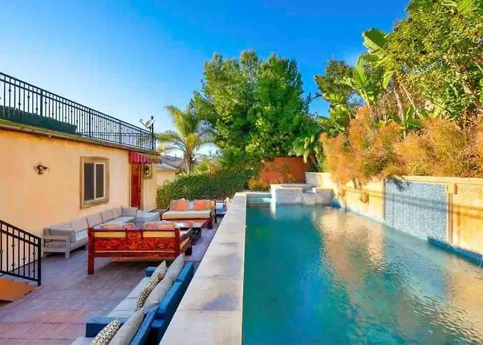 Stunning Views, Rooftop Vista, Pool & Spa