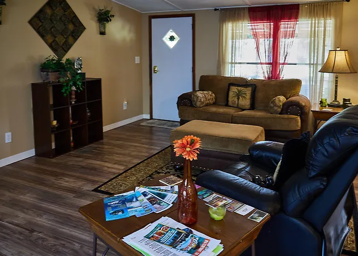 Pleasant Days Lodging Tropical Master Suite