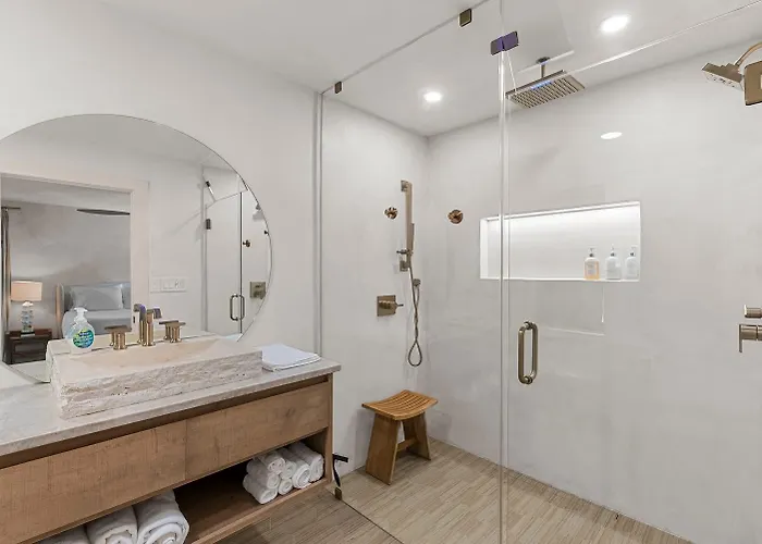 Wilmington Luxury Spa Retreat- Prime Location