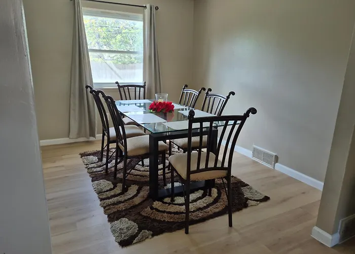 Four Bedroom Family And Friends Cozy Home