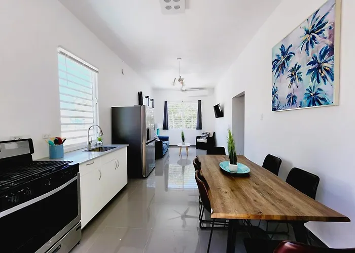 25- Pool Mansion Walk To Beach, Sleeps 30 Guests