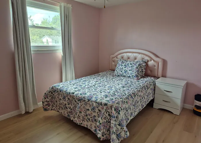 Four Bedroom Family And Friends Cozy Home