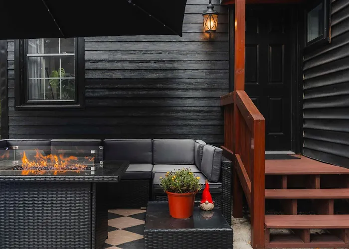 Wilmington Luxury Spa Retreat- Prime Location