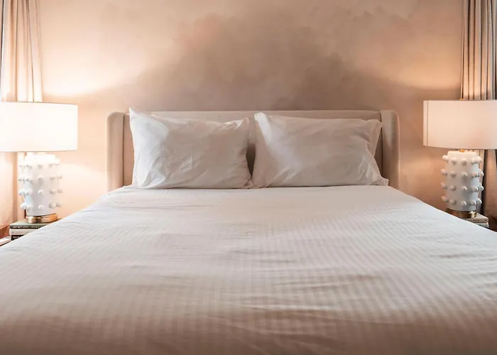 Wilmington Luxury Spa Retreat- Prime Location