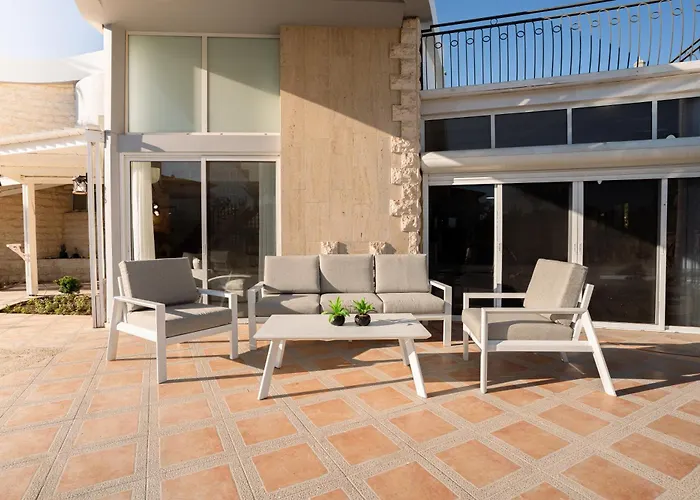 Villa Yuka- Luxurious Villa