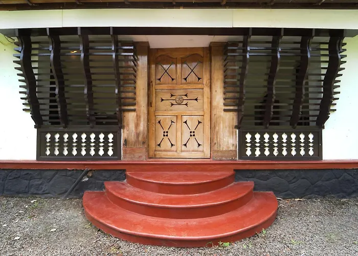 Alaya Stays Vembanad House Heritage Lakeside Villa With Garden