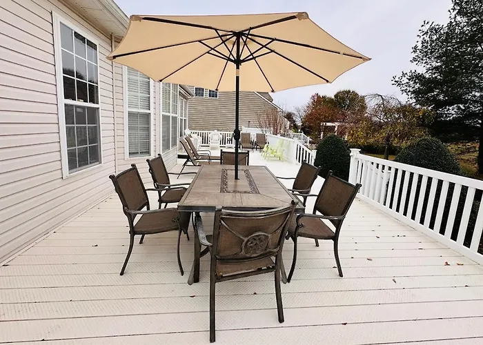 3Br Retreat , Near Beach , Bbq , Pool , Sleeps 12