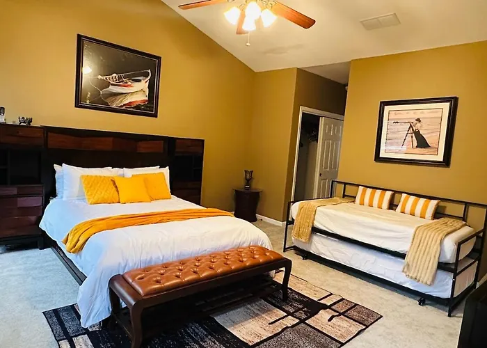 3Br Retreat , Near Beach , Bbq , Pool , Sleeps 12