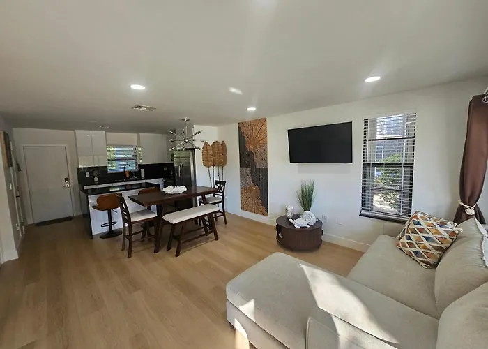 New Lagoon-Front Townhouse With Marina Day Dreams Key Largo