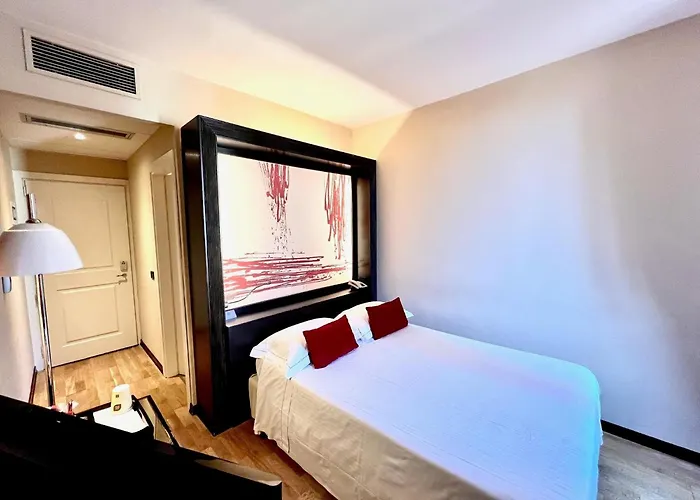 Hot Tub in Room Grand Cavour