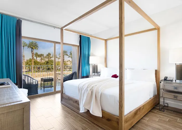 The Chateau At Lake La Quinta