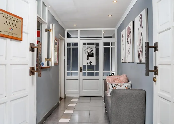 La Roca Guest House