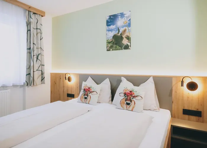 Pension Monika, Bed & Breakfast, Kitzsteinhorn Views