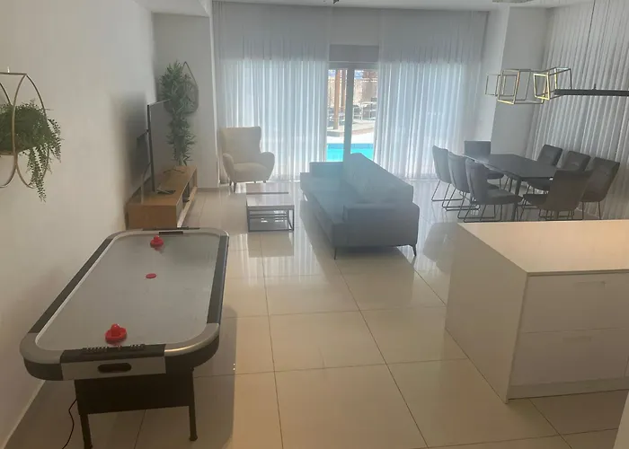 Villalis Bay View
