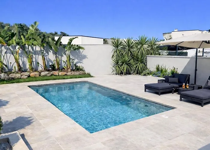 Villa Valentin 2 Chambres Avec Piscine Chauffe A Calvi