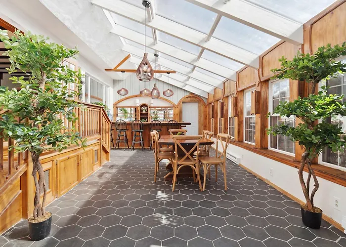 The Birch House Heated Pool, Sauna, Hot Tub & More