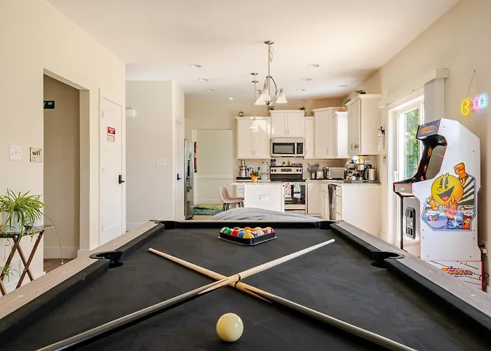 Perfect Family Getaway! Steps From Attractions