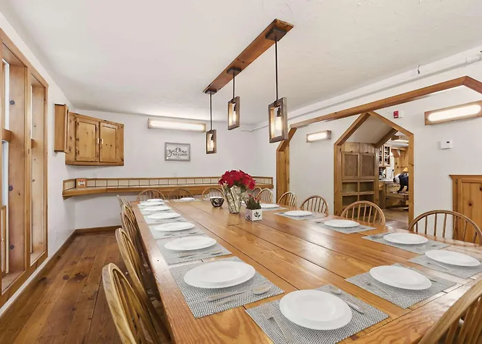 12Br Villa Near Mount Snow Sleeps 32 Hot Tub & Indoor Pool