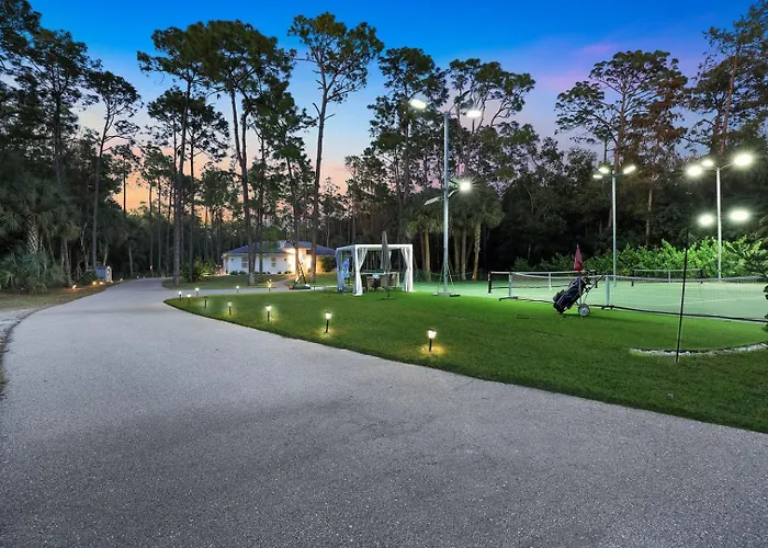 Lux Fam Private Resort Pool Spa, 2 Private Pickleball Courts, Basketball, Ping Pong Table, Mini Golf, Close To Beach & Dining Home Sleeps 8