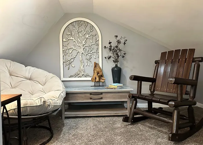 Stone Leaf Farm Private Nature Retreat With Pool, Waterfalls, Orchards & Gardens