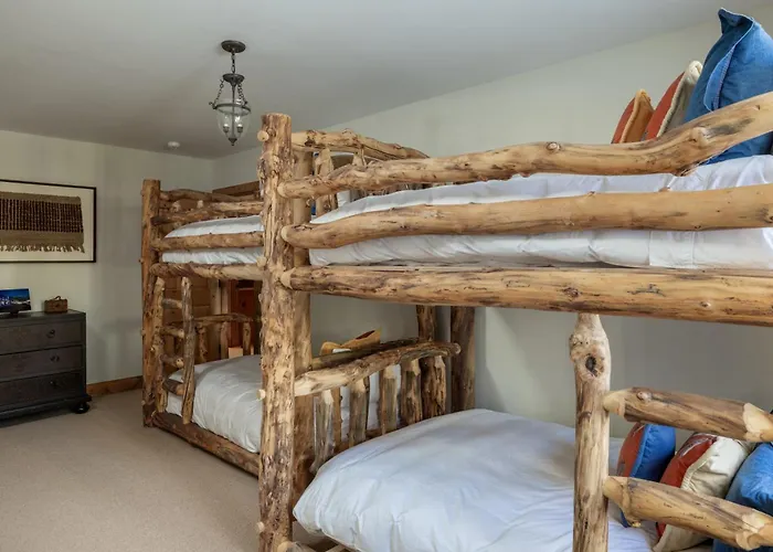 Bear Lodge - Modern Log Home At Easy Ski-In-Out Location