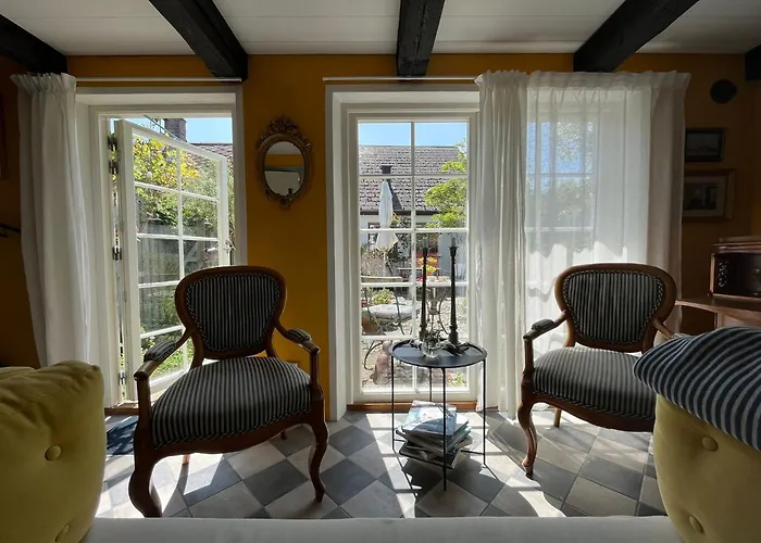 Huset I Graenden - Granne Med Havet