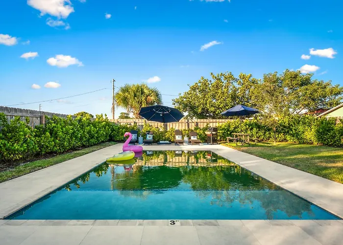 Delray Oasis - Private Pool - Fenced Yard - Parking - Laundry - Full Kitchen - Convenient Location