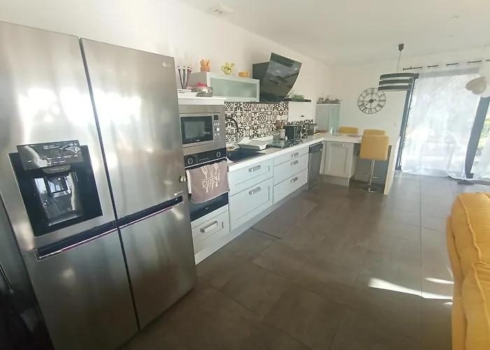 Maison Contemporaine Avec Piscine Vue Degagee