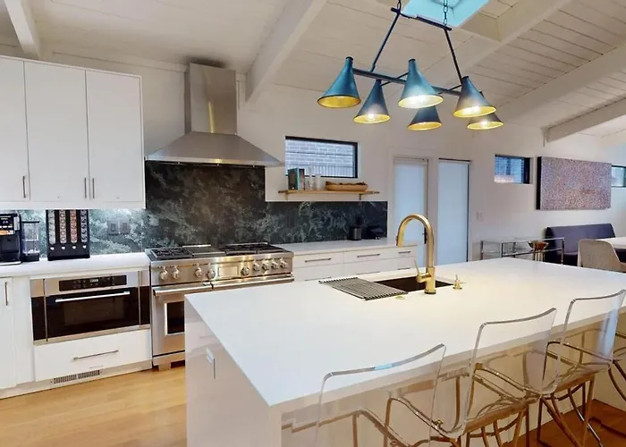 Luxury House Downtown With Private Heated Pool