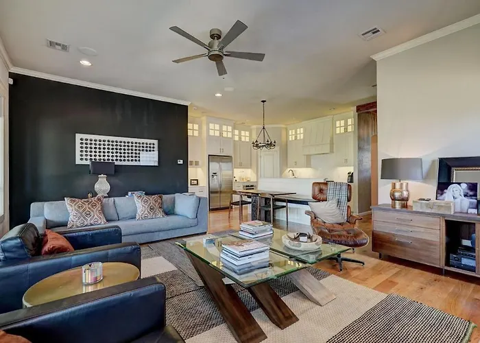 Contemporary 3B 2B Luxuriously Furnished Home