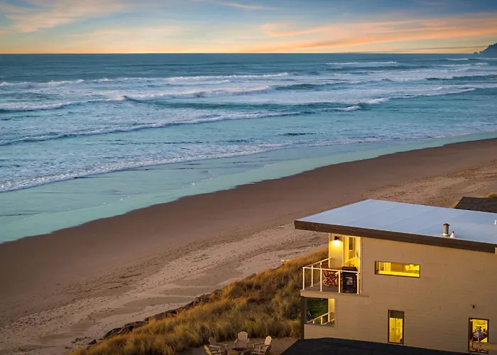 Rockaway Beach - Beach Access, Hot Tub & Fire Pit