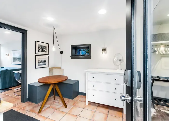Montlake Studio In Spite House