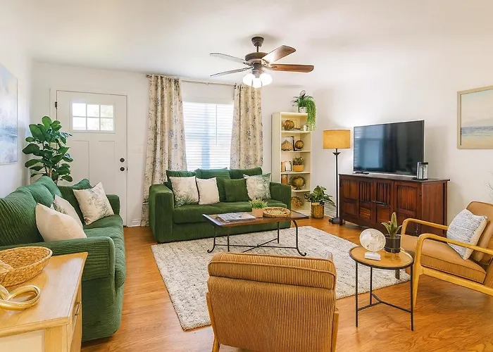 3 Bedroom - Sleeps 10 - The Lagniappe Escape