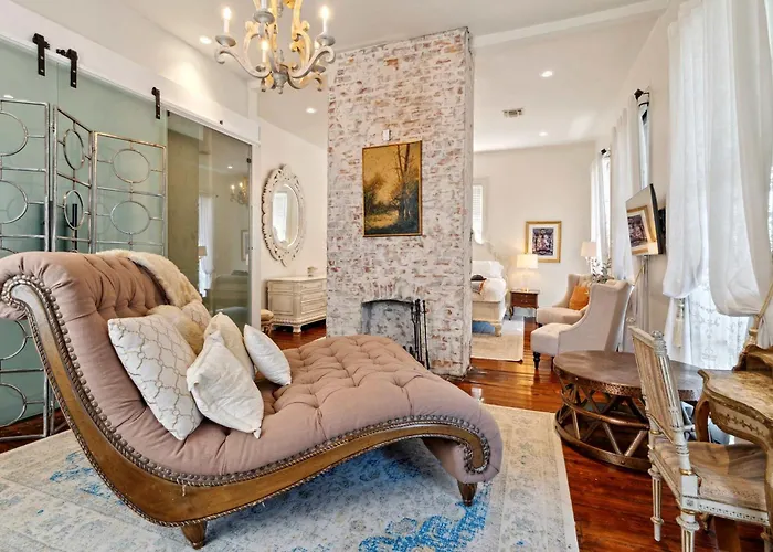 Bright Villa W Heated Pool & Pool Table 5Br 4Ba