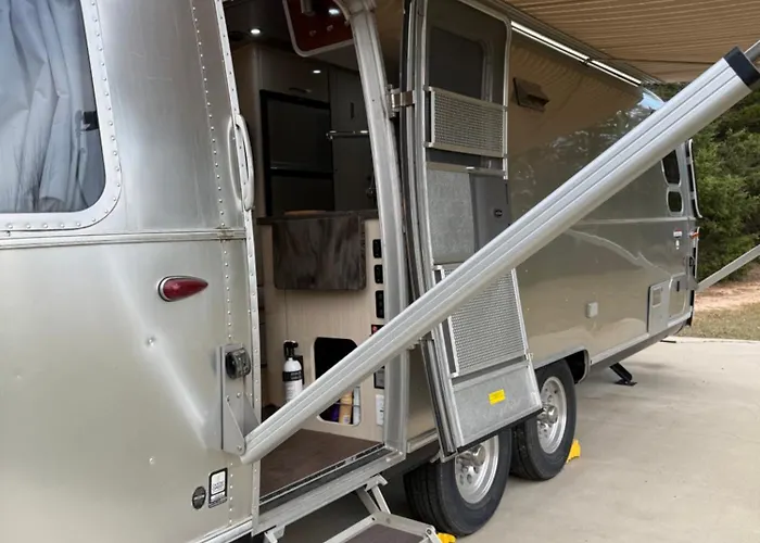 The Airstream At Sky High Estate