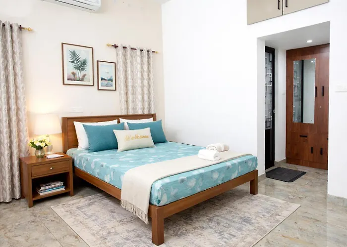 Pathiramanal Service Villas