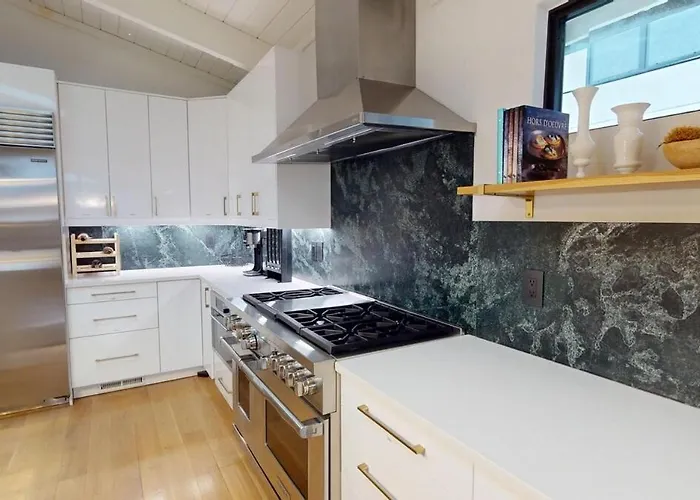 Luxury House Downtown With Private Heated Pool