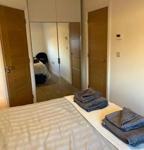 New House By Science Park, Airport And City Centre