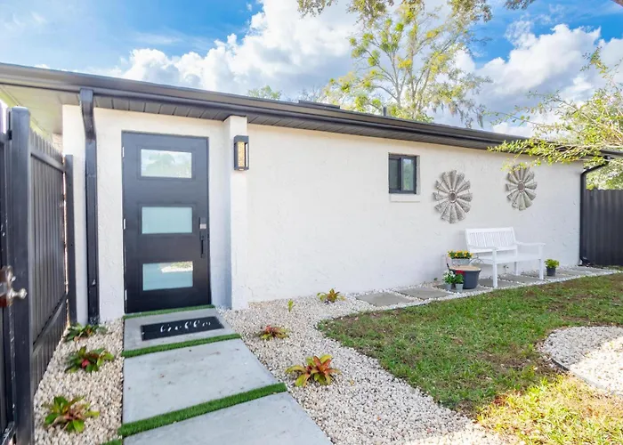 Longwood Private Suite - Near Orlando - Modern, Private Entrance, Fast Wifi